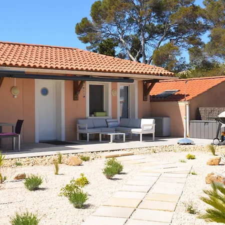 House With Your Feet In The Water, Between Forest And - Agay Apartment *