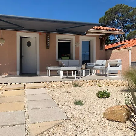 House With Your Feet In The Water, Between Forest And - Agay Apartment *