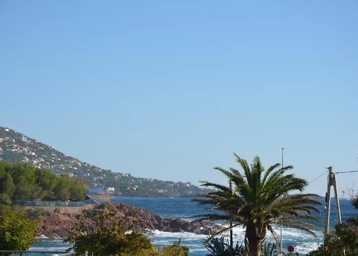 House With Your Feet In The Water, Between Forest And - Agay Apartment *