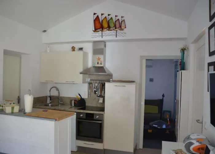 House With Your Feet In The Water, Between Forest And - Agay Apartment Saint-Raphaël