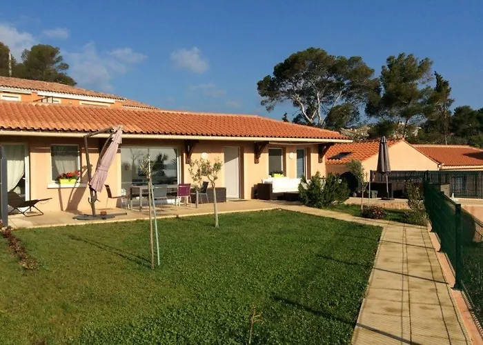 House With Your Feet In The Water, Between Forest And - Agay Apartment